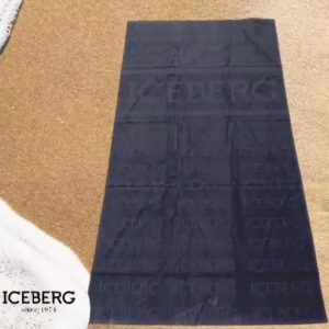 Telo mare marca Iceberg modello Allover in colore nero